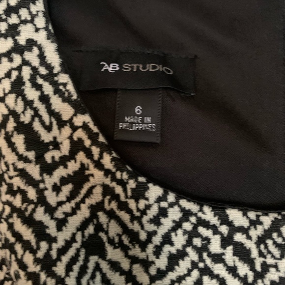 Dress - Picture 3 of 3